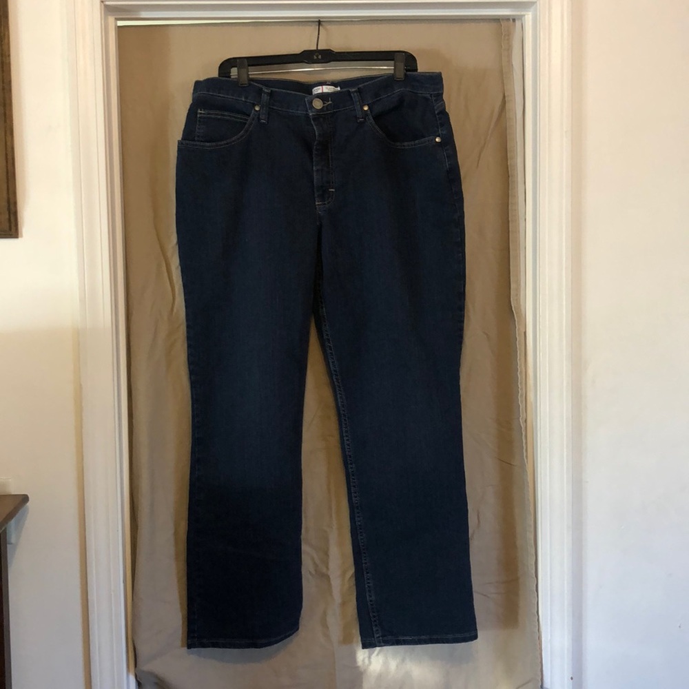 Riders.  Lee brand Classic fit, straight leg